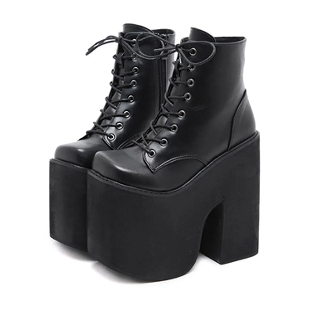 NEW! Pumped Black Heel