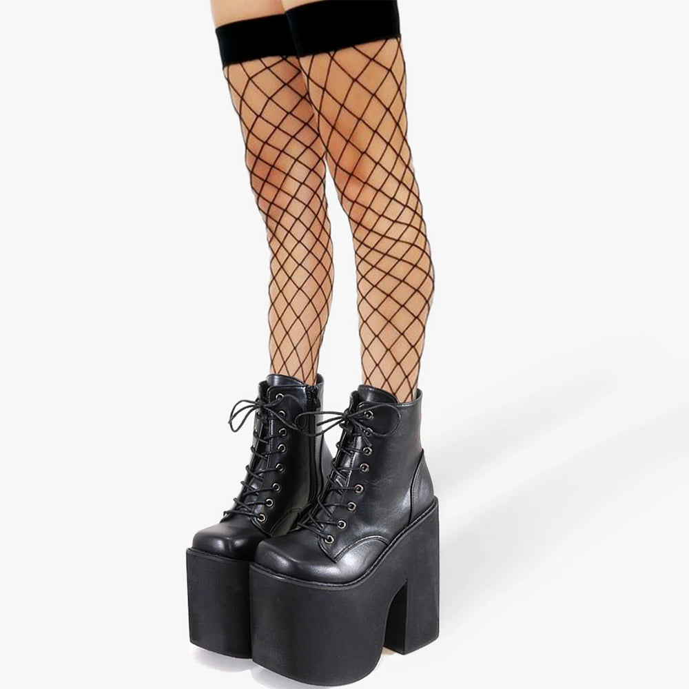 NEW! Pumped Black Heel